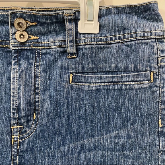 2/$18 Jones New York Blue Denim Jeans Shorts Size 8 - Picture 6 of 6
